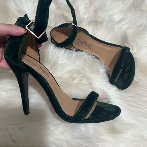 Fashion nova green velvet heels size 7